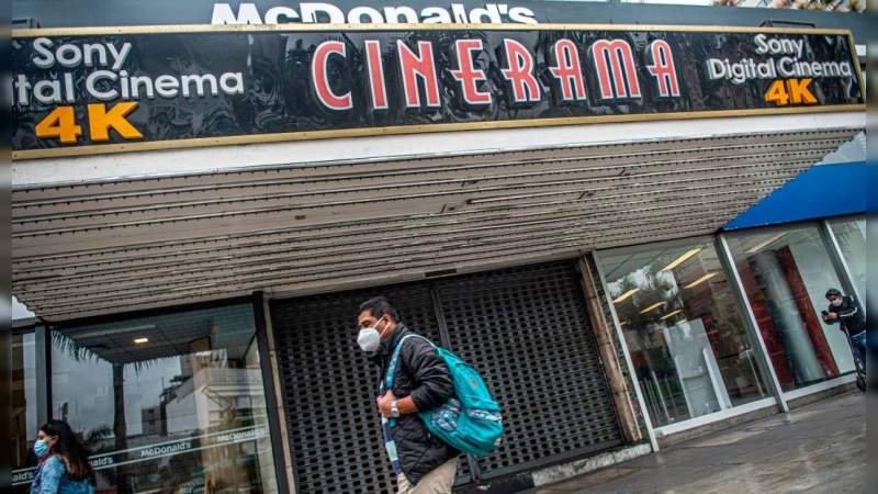 Cines en Perú dividen las funciones entre personas vacunadas y no vacunadas contra el Covid-19 