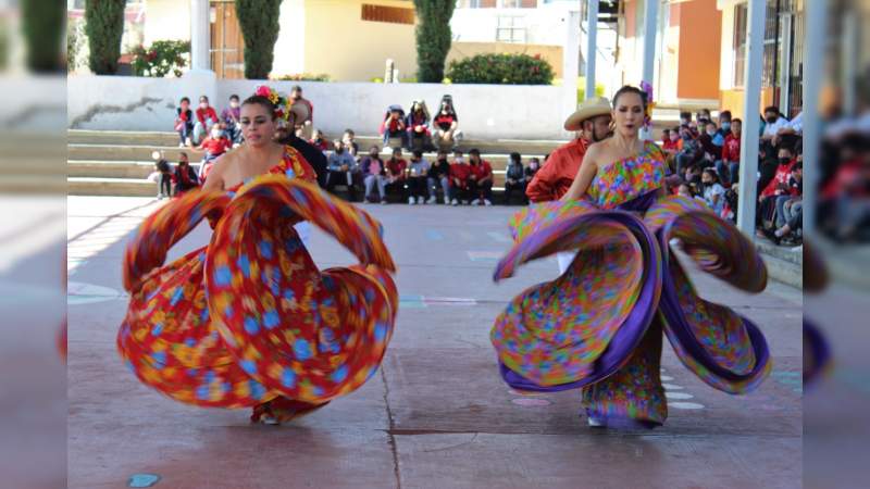  Alma de México, ballet folklórico que cautiva por su rico repertorio y destreza de sus integrantes