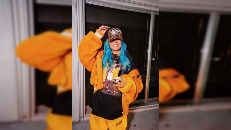 La cantante Karol G es sorprendida durante su concierto en Puerto Rico por Anuel AA 