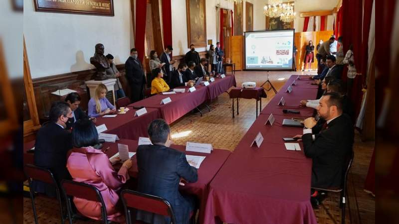 Defiende rector en el Congreso de Michoacán iniciativa del gobernador a favor de la UMSNH