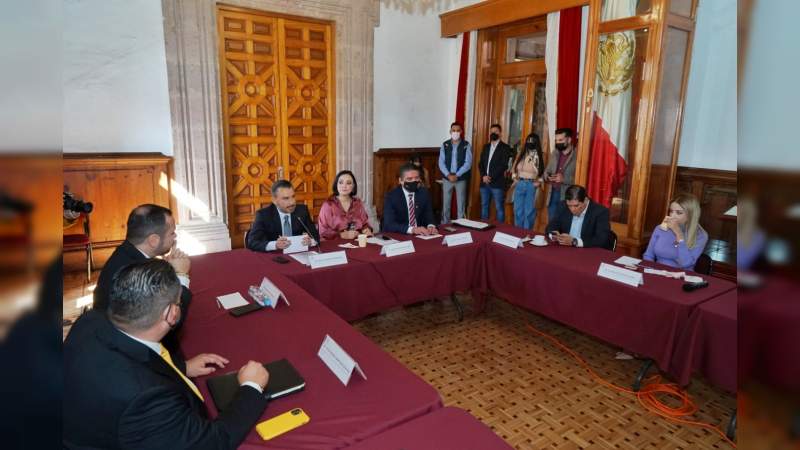 Defiende rector en el Congreso de Michoacán iniciativa del gobernador a favor de la UMSNH