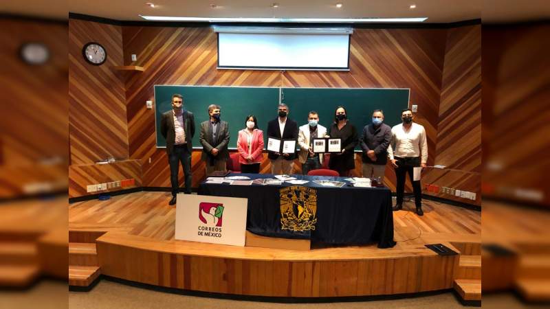 Cancelación de estampilla postal por 100 años del escudo y lema de la UNAM