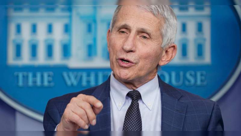 Fauci: "La variante Ómicron podría ser menos peligrosa que Delta" 