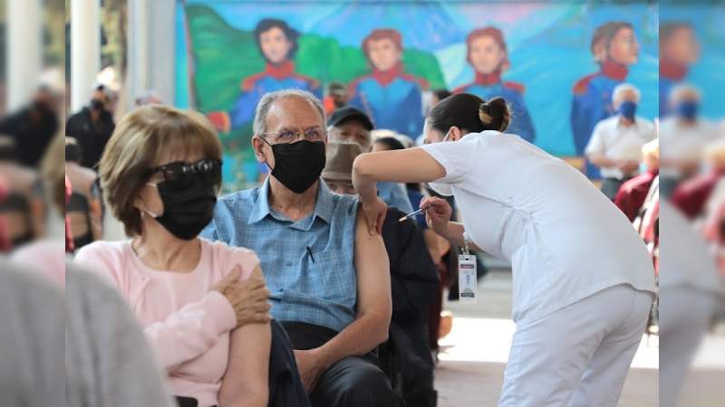 Da inicio vacunación de refuerzo contra Covid-19 para adultos mayores en Michoacán 