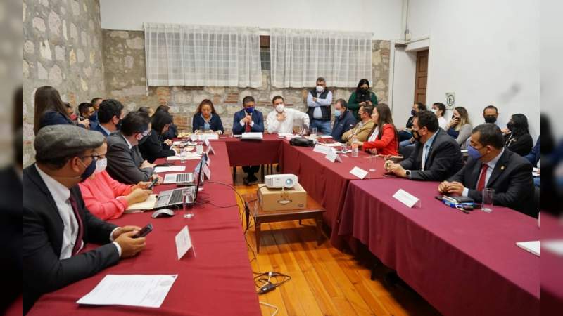 Presenta rector de la UMSNH avances académicos y financieros ante legisladores locales 
