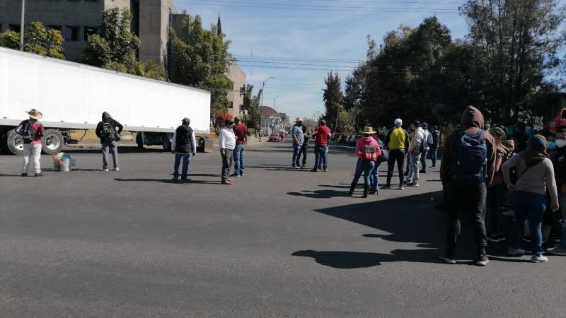 Normalistas vuelven a bloquear el Libramiento de Morelia