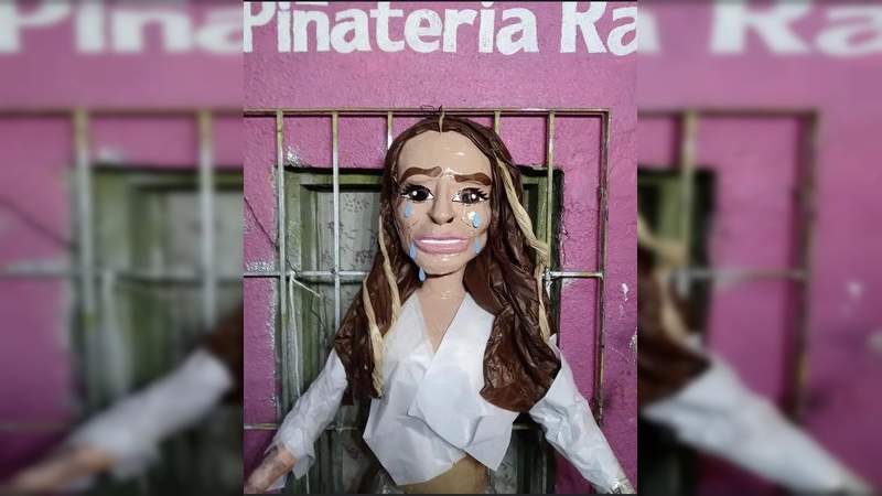 Crean piñata de Galilea Montijo llorando 