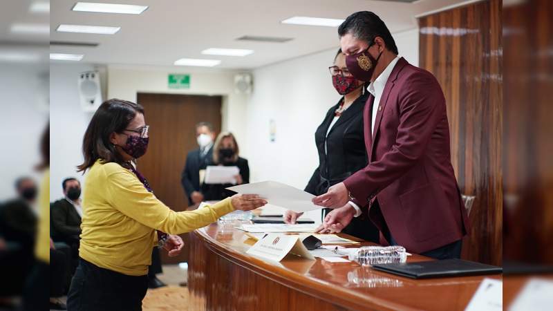 Entrega UMSNH certificados de calidad a 23 bibliotecas 