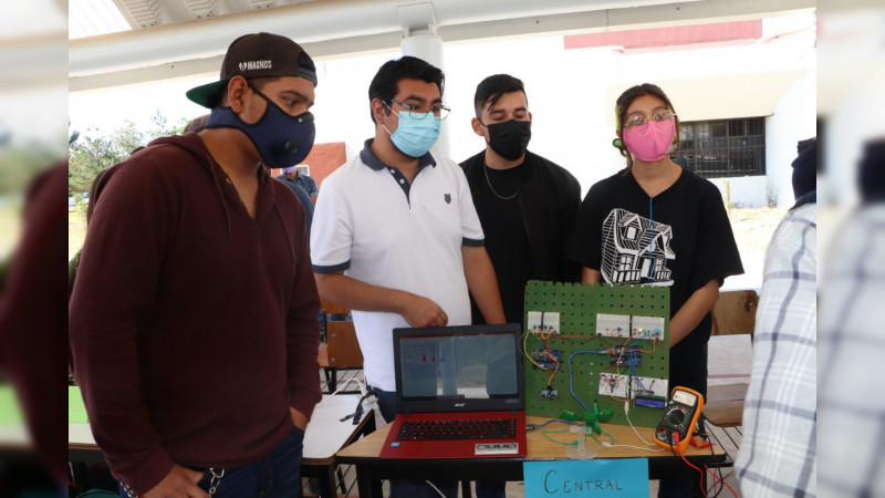 Exponen estudiantes de la UTM proyectos de generación y control de energías limpias 