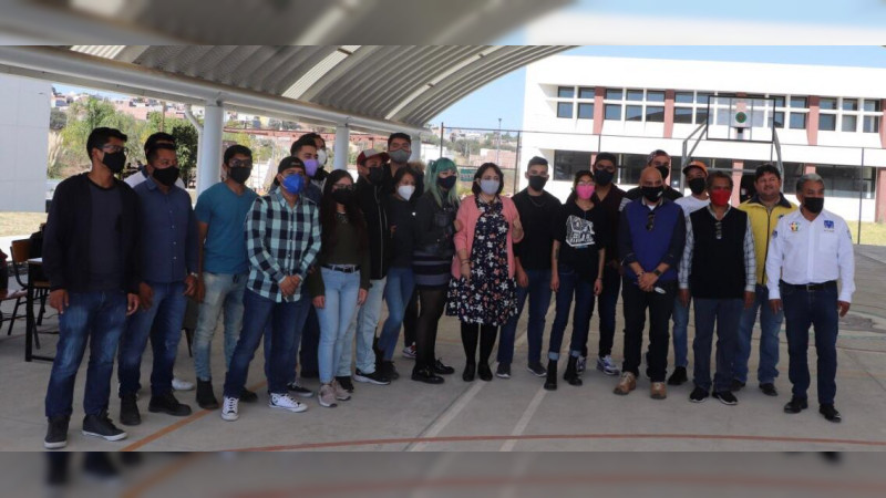 Exponen estudiantes de la UTM proyectos de generación y control de energías limpias 