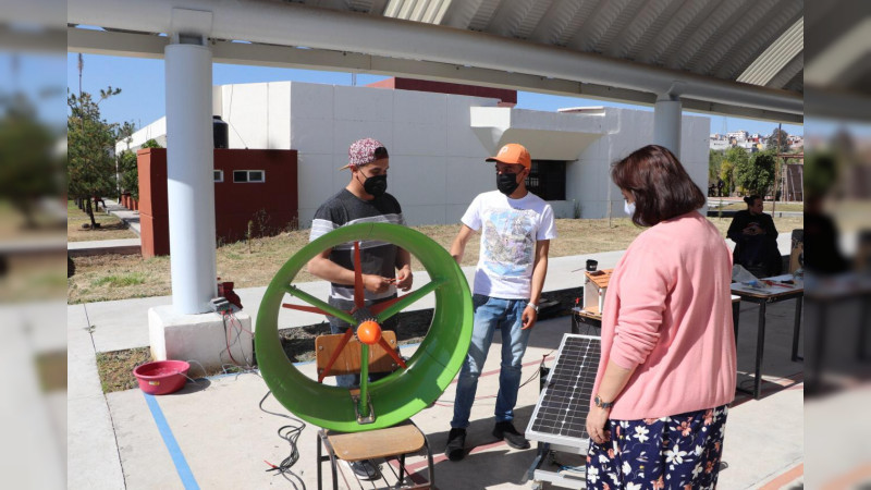Exponen estudiantes de la UTM proyectos de generación y control de energías limpias 