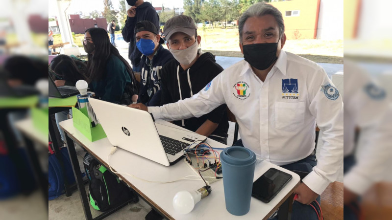 Exponen estudiantes de la UTM proyectos de generación y control de energías limpias 