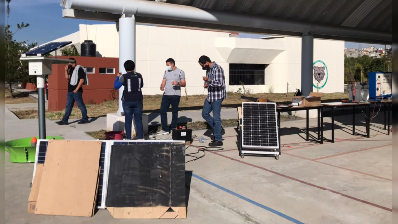 Exponen estudiantes de la UTM proyectos de generación y control de energías limpias 