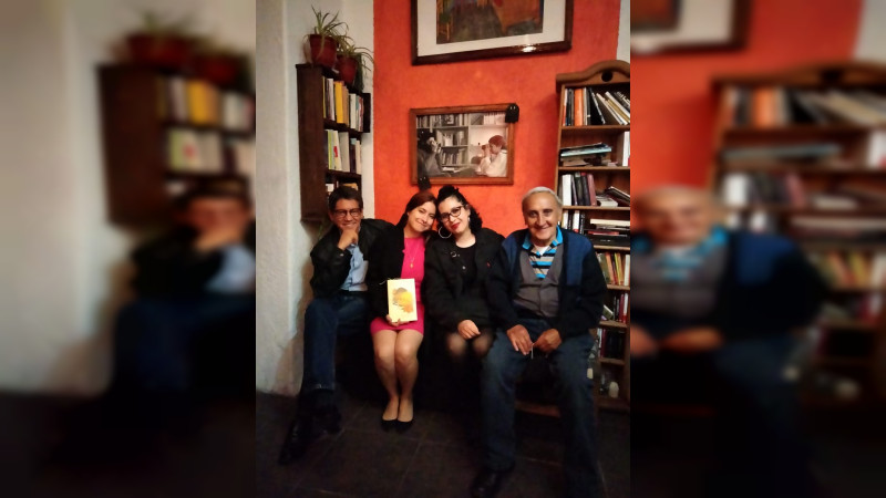 Escritora moreliana Eunice Barrios presenta su libro "Luz" 