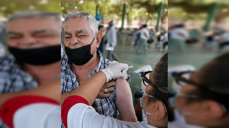 Este lunes continúa la vacunación anti Covid-19 de refuerzo a adultos mayores en Apatzingán 