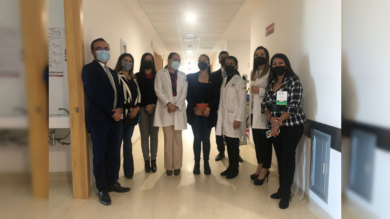 Visita Carolina Rangel área de atención de niños con cáncer del Hospital Infantil