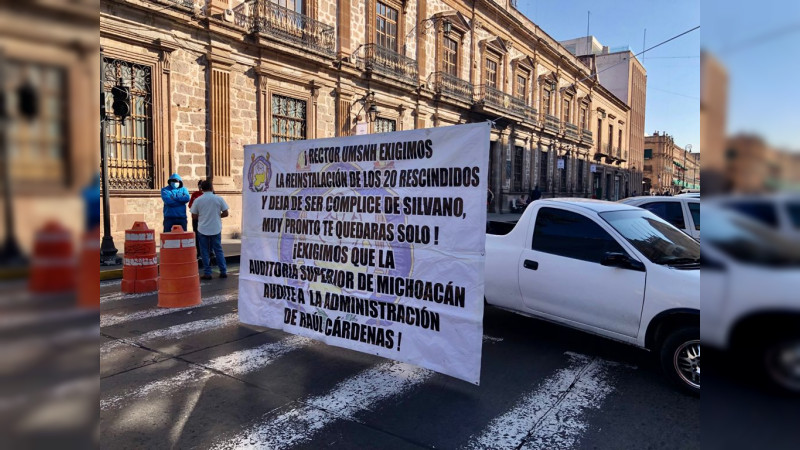 SUEUM bloquea la avenida Madero en Morelia