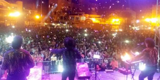 Diez mil personas cantaron y bailaron con Los Felinos en Zacapu, Michoacán - Foto 0 