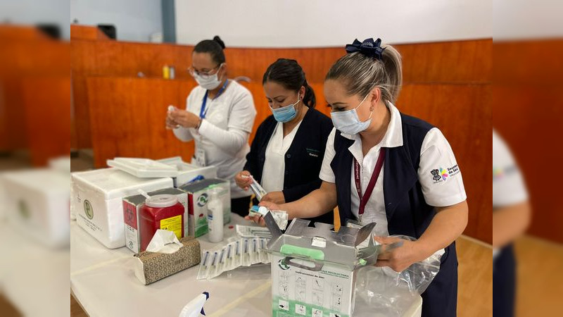 Listos, 8 módulos de vacunación anti Covid-19 para menores de 14 y 15 años en Michoacán 