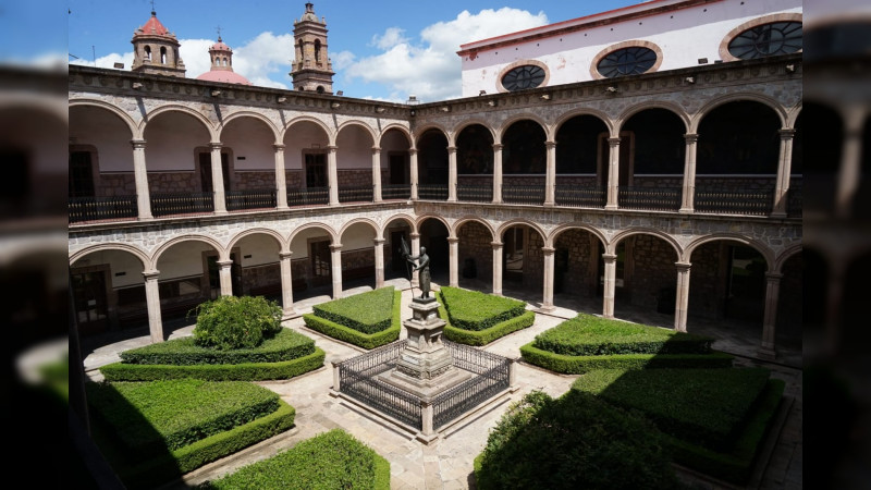 Umsnh paga pendiente de aguinaldo a sus trabajadores 