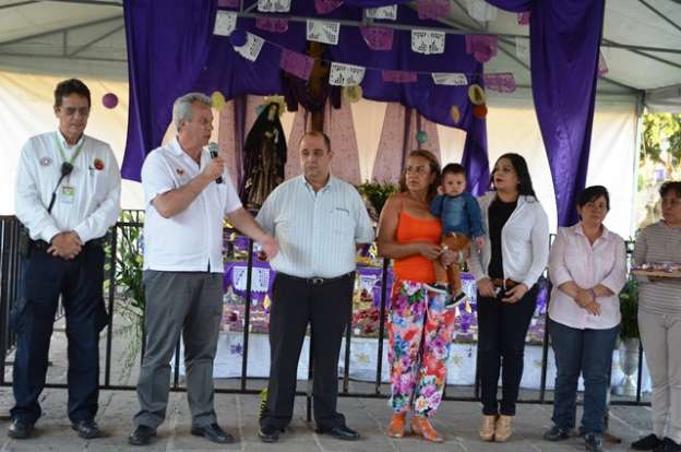 Inauguran Altar de Dolores junto al Mercado de Dulces en Morelia 