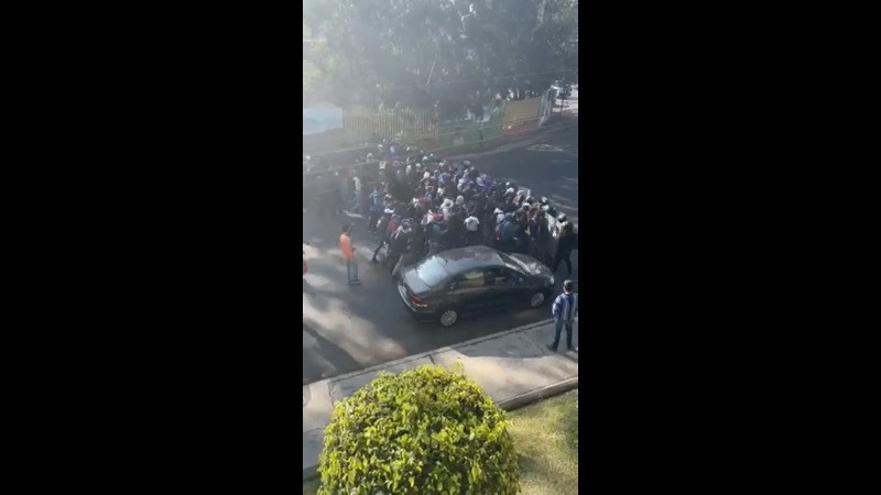 Normalistas libran antimotines y se dirigen a la UESICAMM 