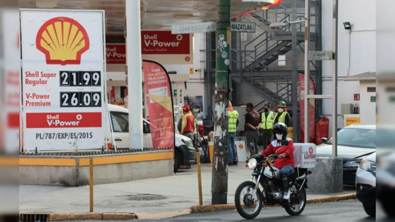 Gasolina en México se vende más cara que en los Estados Unidos 