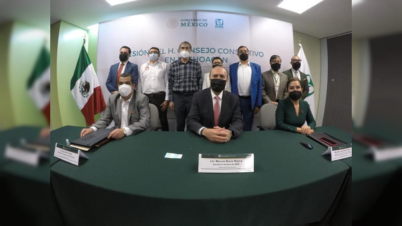 Evalúa obras y acciones del IMSS Michoacán, el secretario general del IMSS, Marcos Bucio Mújica  