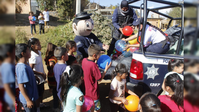 Donaron Policías de Pátzcuaro más de 5 mil juguetes a niños en colonias y comunidades 