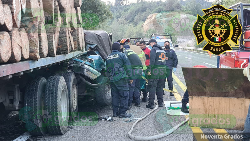 Choque en Zitácuaro, Michoacán, deja dos heridos graves