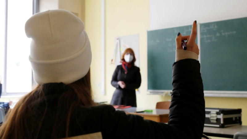 Tras repunte de contagios, 12 estados suspenden el regreso a clases presenciales 