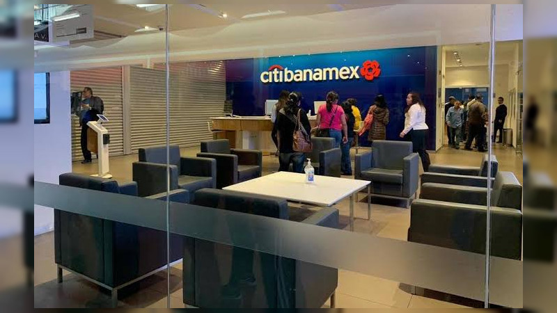 Tras 2 años de pandemia bancos en México han cerrado más de 17 mil sucursales 