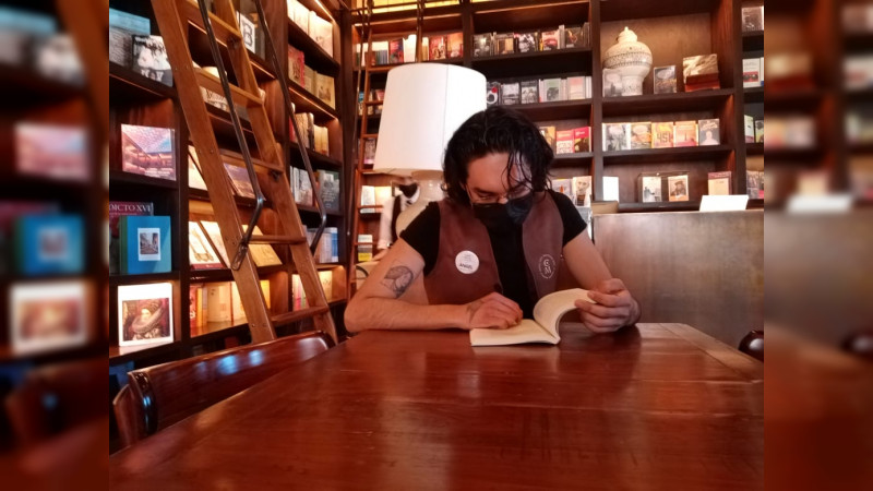 Librero asegura que hay poco interés por los libros en Morelia 