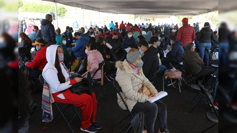 Más de 37 mil vacunados, en primer día de jornada de refuerzo para maestros