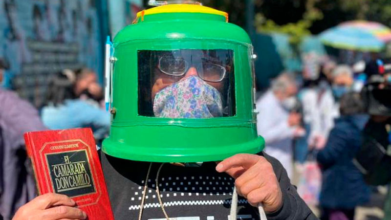 Ingenioso mexicano crea “casco anticovid” con materiales reciclados 