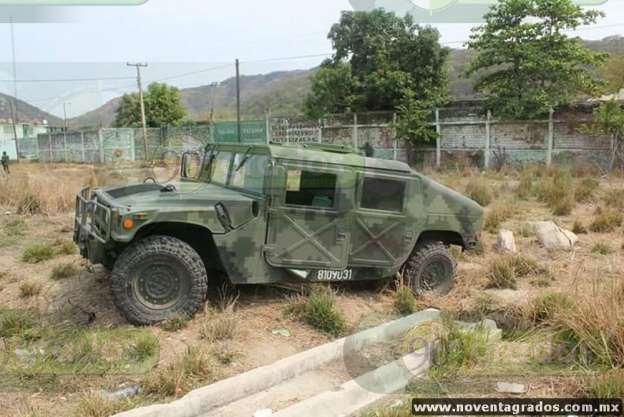 Accidente de vehículo militar deja un lesionado en Tecpan de Galeana, Guerrero - Foto 0 