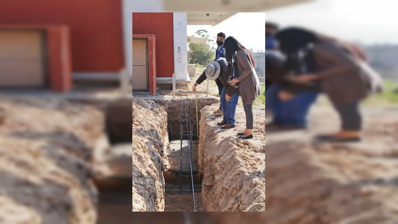 En Tarímbaro, Michoacán, ayuntamiento supervisa construcción de aula en la secundaria federal 16