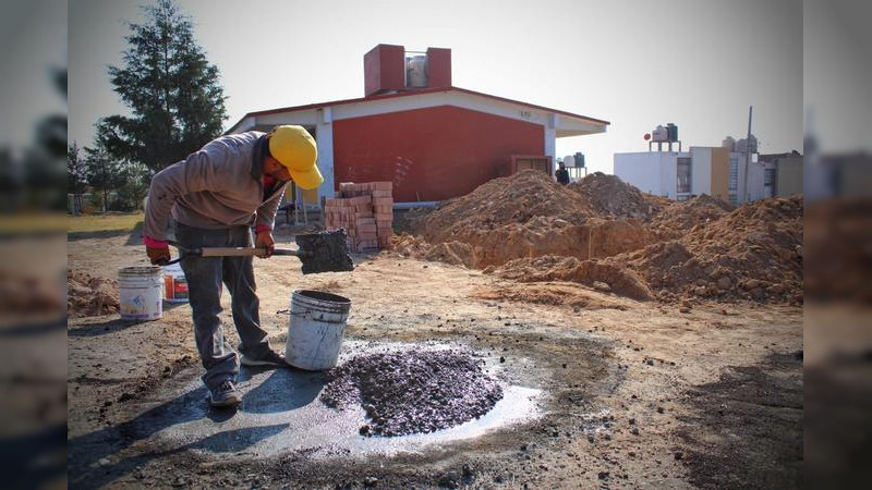 En Tarímbaro, Michoacán, ayuntamiento supervisa construcción de aula en la secundaria federal 16