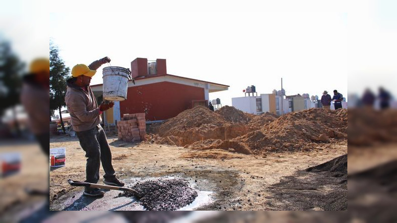 En Tarímbaro, Michoacán, ayuntamiento supervisa construcción de aula en la secundaria federal 16