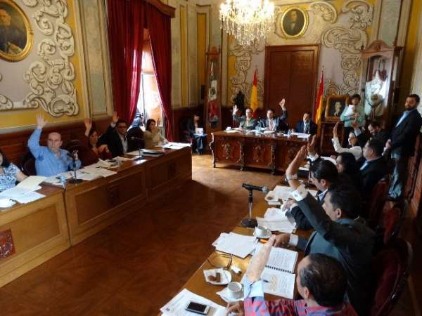 Ante posible desalojo de secundaria 136, se manifiestan en cabildo 