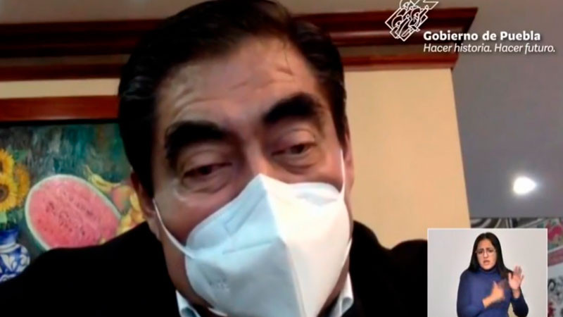 Miguel Barbosa, gobernador de Puebla, informa que dio positivo a Covid-19 