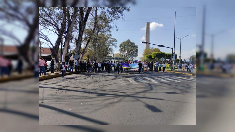 Con marcha exigen destitución de directivo de educación indígena de la SEE Michoacán