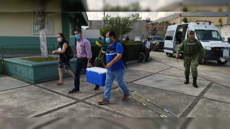 En helicóptero se traslado el biológico anti COVID-19 a Coalcomán, Michoacán