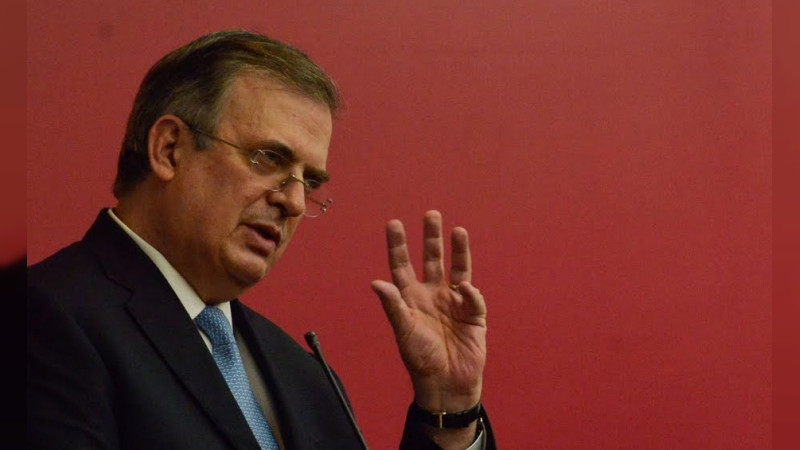 Anuncia Ebrard ensayos para usar la vacuna de Moderna como refuerzo en México 