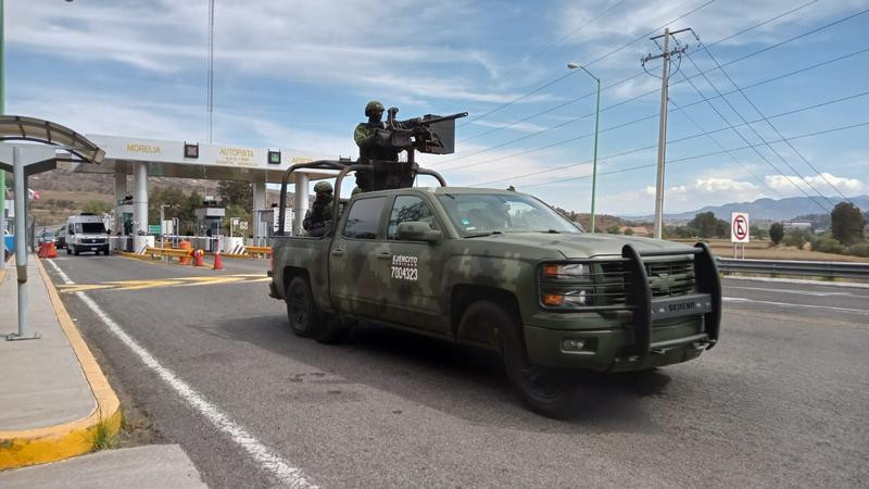 Arriban a Michoacán al menos 1,800 elementos mas del ejército mexicano  