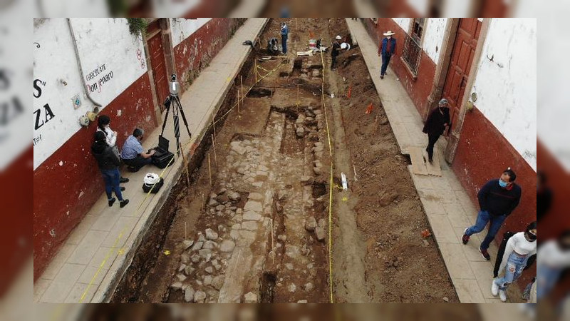 Interviene INAH en obra de Calle Ahumada de Pátzcuaro, tras posible hallazgo de vestigios Arqueológicos 
