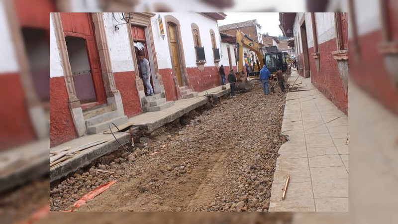 Interviene INAH en obra de Calle Ahumada de Pátzcuaro, tras posible hallazgo de vestigios Arqueológicos