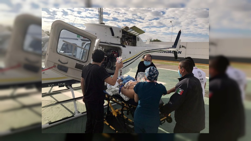 En Michoacán, el CRUM realiza exitoso traslado aéreo de Huetamo al Hospital Civil de Morelia