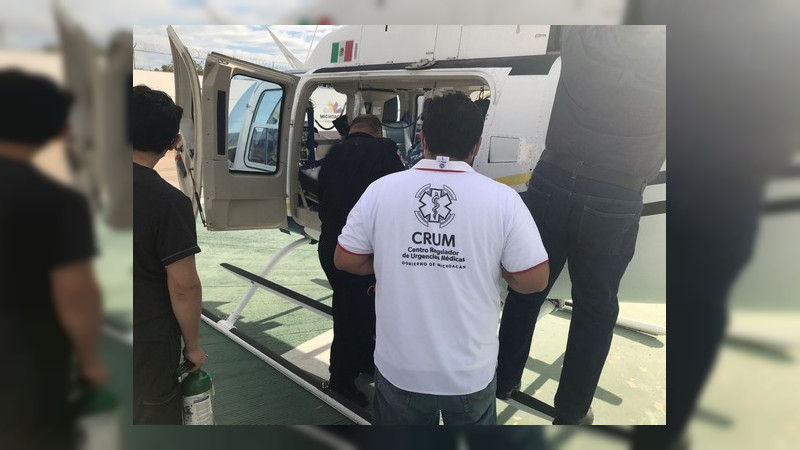 En Michoacán, el CRUM realiza exitoso traslado aéreo de Huetamo al Hospital Civil de Morelia