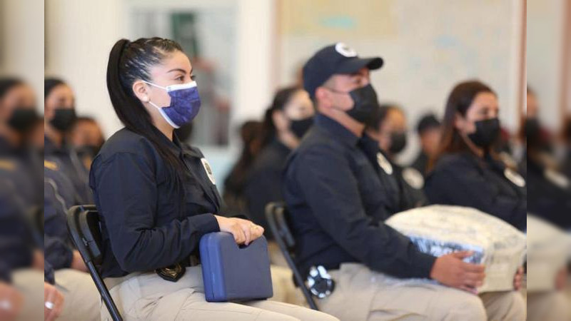 Entregan armas y uniformes a la Policía de Investigación de Michoacán 
